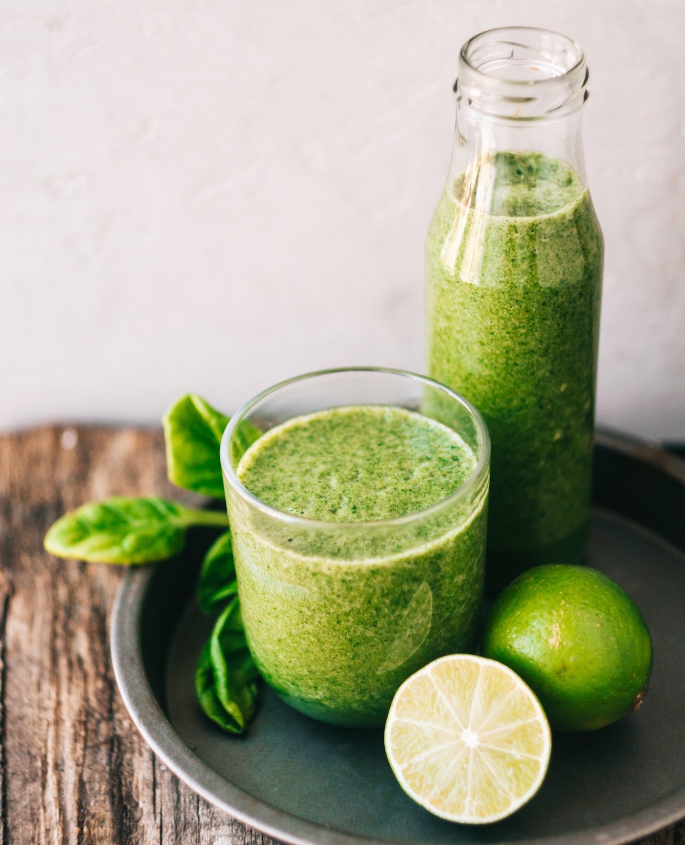 green smoothie in a glass